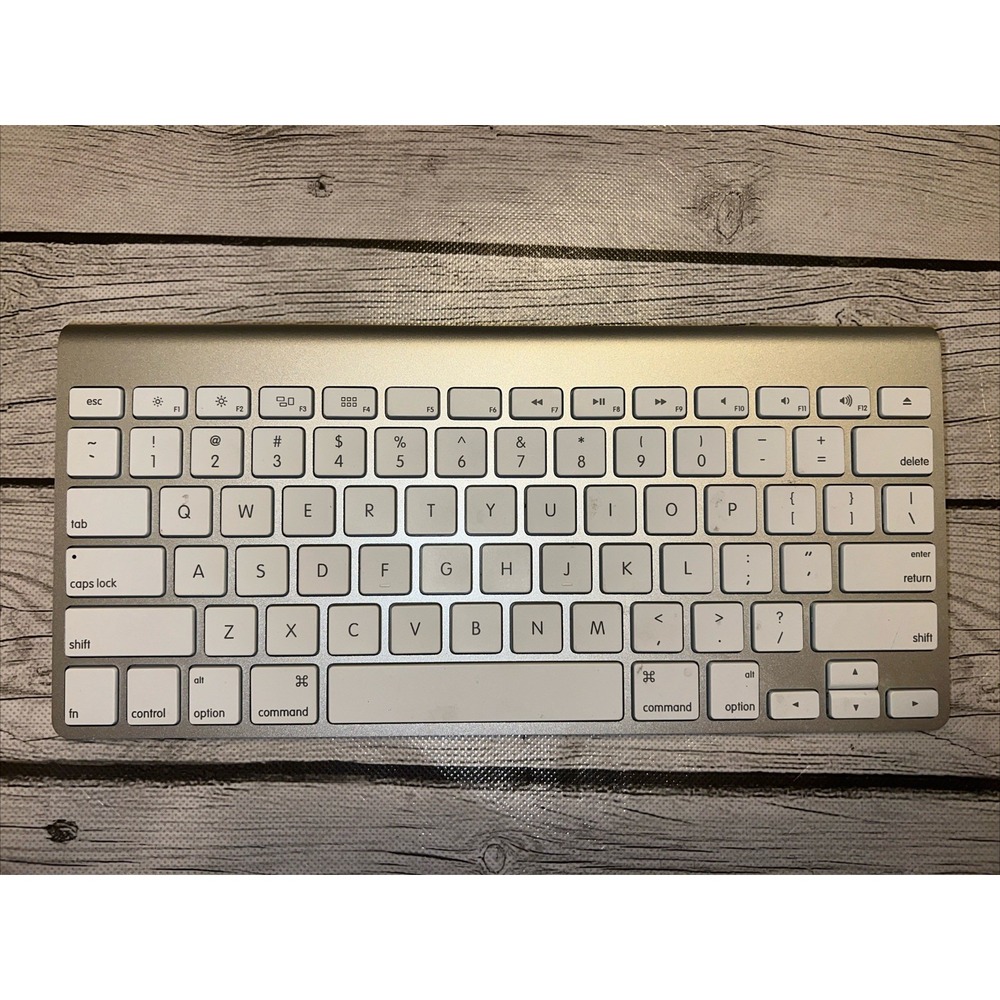 Apple A1314 Wireless Keyboard with Bluetooth for iMac / Mac / iPad